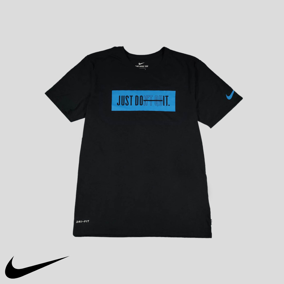 나이키 블랙 블루 스웨어 로고 프린팅 드라이핏 폴리 레이온 반팔 티셔츠 L